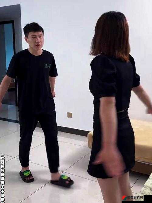 震惊男子与女子竟在厕所做出这种事