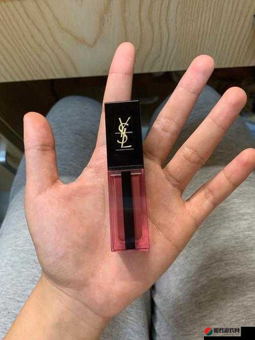 YSL 千人千色 AE86V9 的详细特点是什么以及其独特之处解析